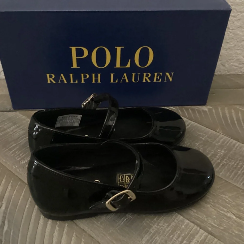 POLO RALPH LAUREN Toddler Girls Kinslee Leather Flats, size 5